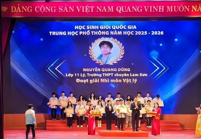 Quang Dũng đạt giải Nhì môn Vật lý Kỳ thi Học sinh giỏi Quốc gia năm 2025-2026.