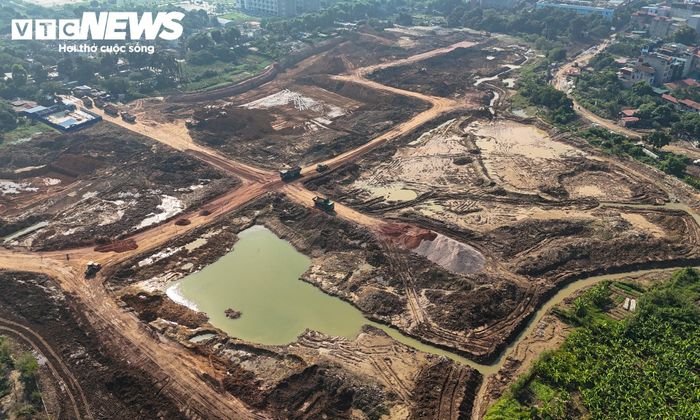 Để triển khai dự án, thành phố thu hồi 98.480,8m² đất trên địa bàn phường Đông Ngạc. Ngày 21/3, UBND phường Đông Ngạc bàn giao toàn bộ mặt bằng cho Ban Quản lý dự án phục vụ thi công.