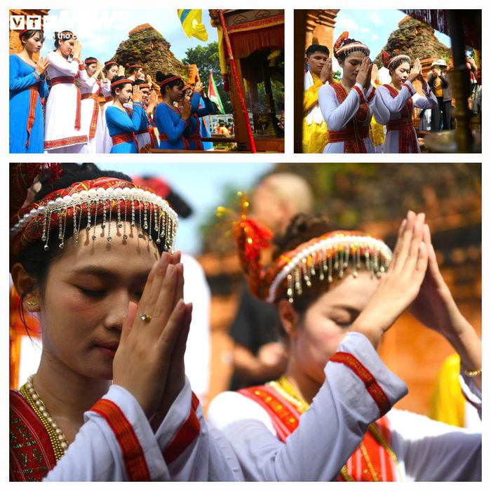 Trước đền thờ của nữ thần Pô Sah Inư, những thiếu nữ Chăm thành tâm khấn nguyện. Nét trang nghiêm hiện lên trên từng gương mặt.