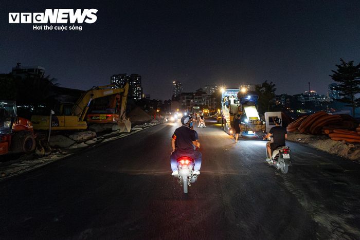 Tại khu vực đường Vành đai 2,5, đoạn từ Nguyễn Trãi - Đầm Hồng đến phố Trần Điền, tổ công tác Y5/141 tổ chức tuần tra, kiểm soát trên tuyến đường vừa được thông xe kỹ thuật.