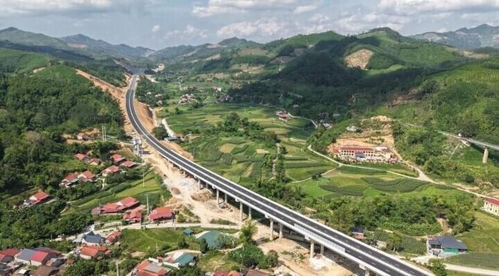 Tuyến cao tốc Hữu Nghị - Chi Lăng sắp hoàn thành và dự kiến đi vào hoạt động cuối năm 2026. (Ảnh: Báo Lạng Sơn)