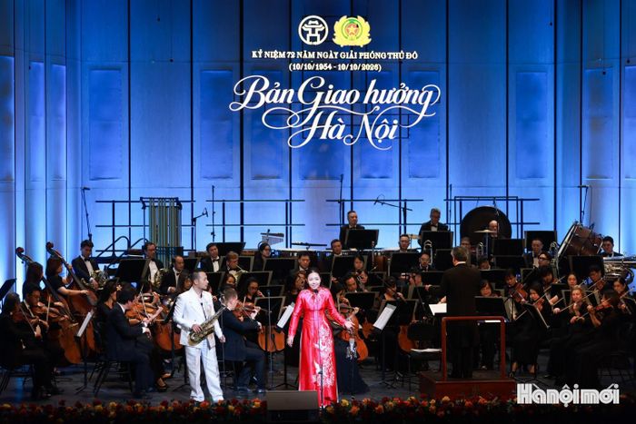 Chương III: “Mùa Xuân thế kỷ”, nơi âm nhạc giao hưởng tràn đầy sức sống phác họa nên bức tranh về một Thủ đô chuyển mình mạnh mẽ, tràn đầy niềm tin, hy vọng, sẵn sàng bước lên tầm cao mới.