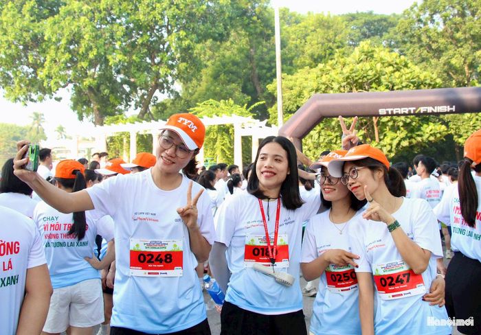 Phụ nữ chung tay phòng chống tác hại thuốc lá, hướng tới một tương lai khỏe mạnh, phát triển bền vững. Ảnh: Nguyệt Ánh