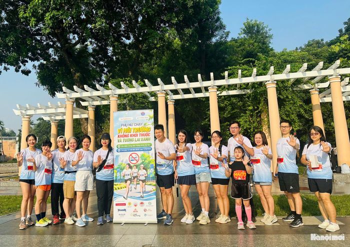 Các vận động viên hào hứng tham gia giải chạy. Ảnh: Nguyệt Ánh