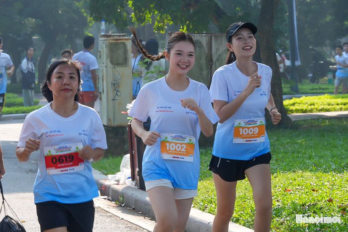 Mỗi bước chạy là một cách thể hiện sự hưởng ứng đối với thông điệp bảo vệ sức khỏe, xây dựng lối sống tích cực.