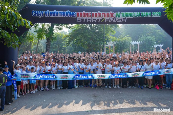 Với thông điệp "Không khói thuốc - Không gian sống lành mạnh - Tương lai khỏe mạnh" được thể hiện qua sự tham gia của đông đảo vận động viên tại giải chạy. Việc nam giới và các thành viên trong gia đình cùng hưởng ứng cho thấy xây dựng môi trường không khói thuốc không phải trách nhiệm riêng của phụ nữ, mà cần sự chung tay của cả cộng đồng.