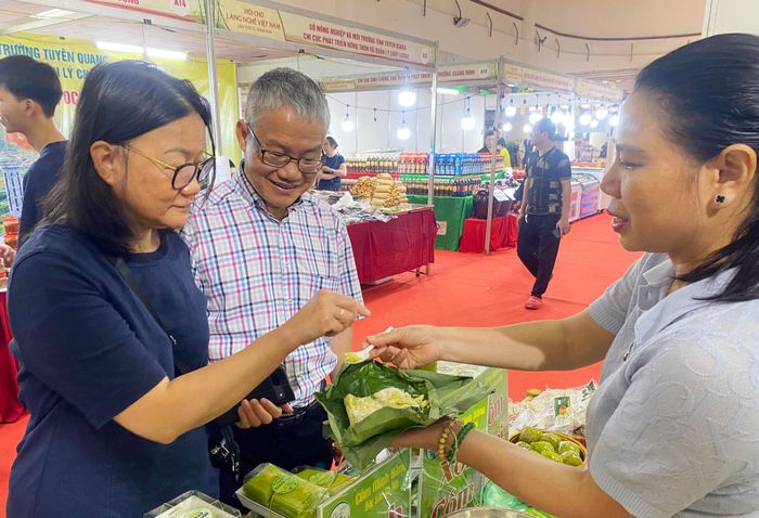 Sản phẩm cốm Mễ Trì (Hà Nội) được nhiều khách hàng quan tâm, lựa chọn.