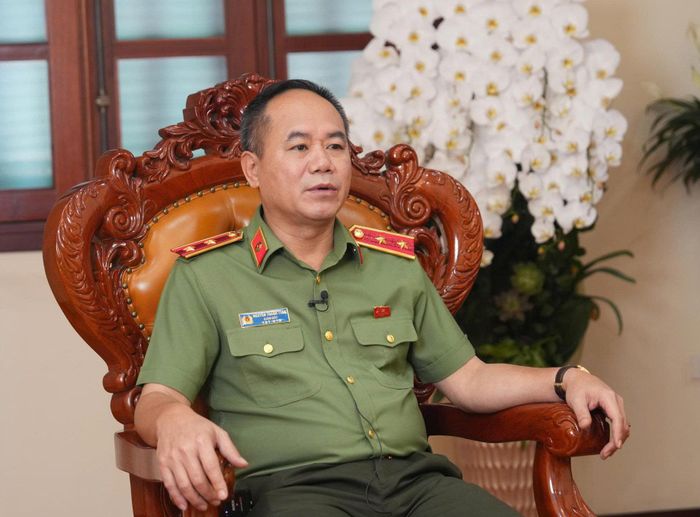 Trung tướng Nguyễn Thanh Tùng trao đổi với phóng viên. Ảnh: Công Phương