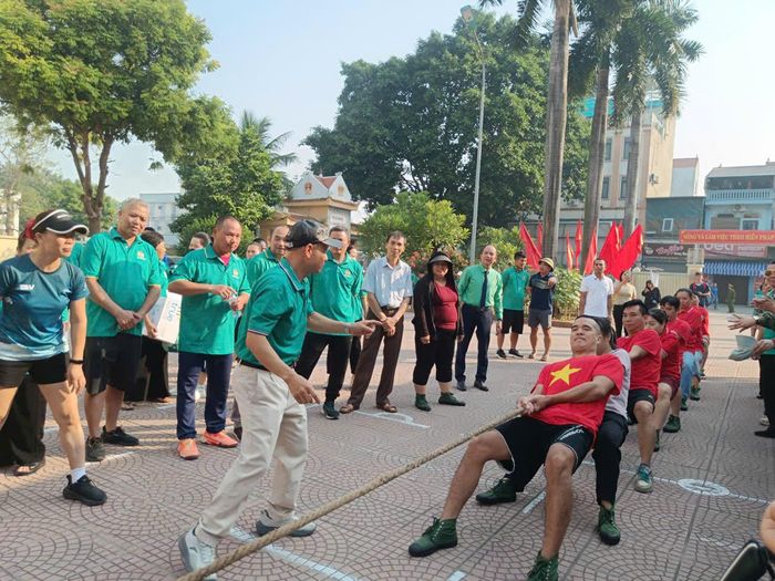 Các đơn vị tham gia môn khéo co. Ảnh: PV