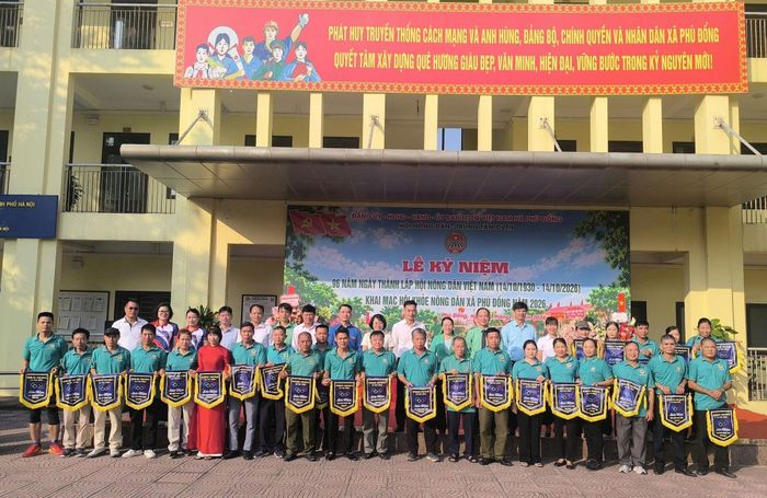 Các đại biểu và các đơn vị tham gia Hội khỏe Nông dân xã Phù Đổng năm 2026. Ảnh: PV