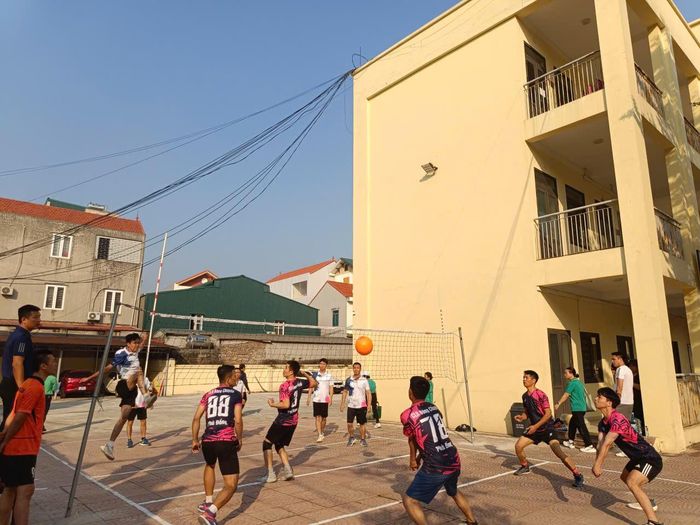 Và tham gia tranh tài môn Bóng rổ. Ảnh: PV