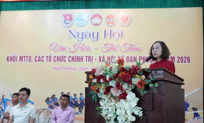 Chủ tịch Ủy ban Mặt trận Tổ quốc Việt Nam xã Đan Phượng Nguyễn Thị Thủy phát biểu tại sự kiện. Ảnh: Nga Nguyễn