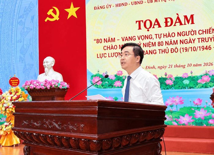 Bí thư Đảng ủy, Chủ tịch HĐND phường Khương Đình Võ Đăng Dũng phát biểu tại tọa đàm. Ảnh: Hồng Thái