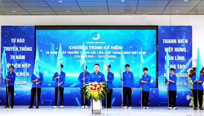 Phó Bí thư Đoàn Thanh niên phường, Chủ tịch Hội LHTN phường Việt Hưng Bùi Minh Hoàng phát biểu tại buổi lễ. Ảnh: B.Duy