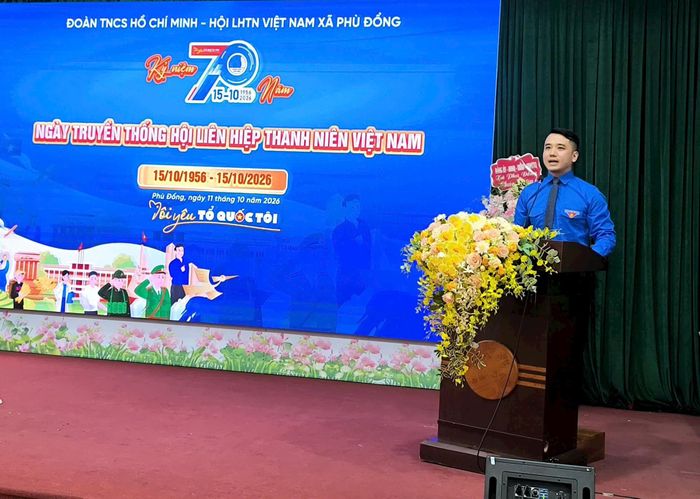 Bí thư Đoàn Thanh niên xã Phù Đổng Nguyễn Văn Tú phát biểu khai mạc chương trình: Ảnh PV