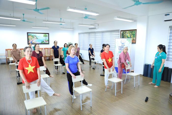 Cơ sở chăm sóc sức khỏe ban ngày cho người cao tuổi tại phường Long Biên. Ảnh: Quang Thái
