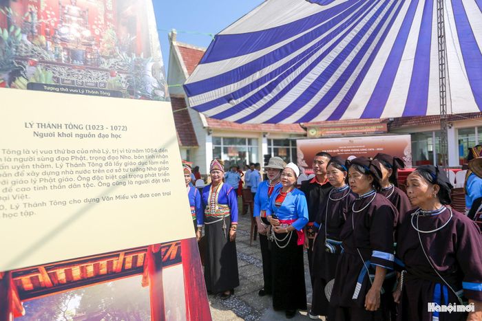 Chủ đề 1 của trưng bày với tên gọi “Nơi khởi nguồn đạo học” đưa công chúng ngược dòng thời gian về năm 1070 khi vua Lý Thánh Tông cho lập Văn Miếu và năm 1076 khi vua Lý Nhân Tông thành lập Quốc Tử Giám. Hệ thống tư liệu, hình ảnh tập trung làm rõ tầm nhìn vượt thời đại của các triều đại phong kiến Việt Nam trong việc đặt nền móng cho hệ thống giáo dục chính quy và tôn vinh đạo học.