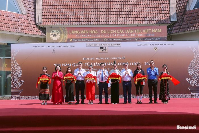 Ngày 11-10-2026, tại Làng Văn hóa - Du lịch các dân tộc Việt Nam (xã Đoài Phương, thành phố Hà Nội), Trung tâm Hoạt động Văn hóa Khoa học Văn Miếu - Quốc Tử Giám phối hợp cùng Ban Quản lý Làng Văn hóa - Du lịch các dân tộc Việt Nam chính thức khai mạc trưng bày chuyên đề “950 năm Quốc Tử Giám Thăng Long (1076 - 2026)”. Đây là sự kiện trọng tâm nằm trong chuỗi hoạt động văn hóa chào mừng mốc kim khánh 950 năm thành lập trường Quốc học đầu tiên của nước nhà.