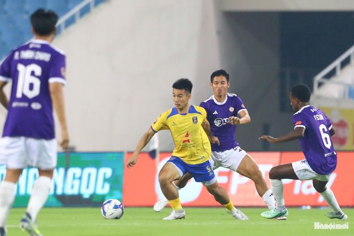 Sau hai trận thua liên tiếp và đứng ở phía cuối bảng xếp hạng, Hà Nội FC hướng tới chiến thắng đầu tiên để trở lại với vị thế của đội bóng lớn cũng như tham vọng ở mùa giải năm nay.