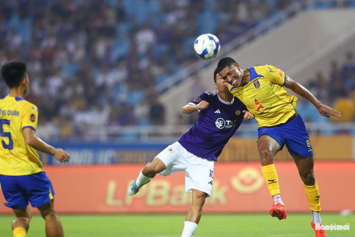 Dù không phải nhận bàn thua nhưng Hà Nội FC vẫn thi đấu mờ nhạt, lối chơi không có sự thuyết phục trước tân binh của V.League 2026-2027.