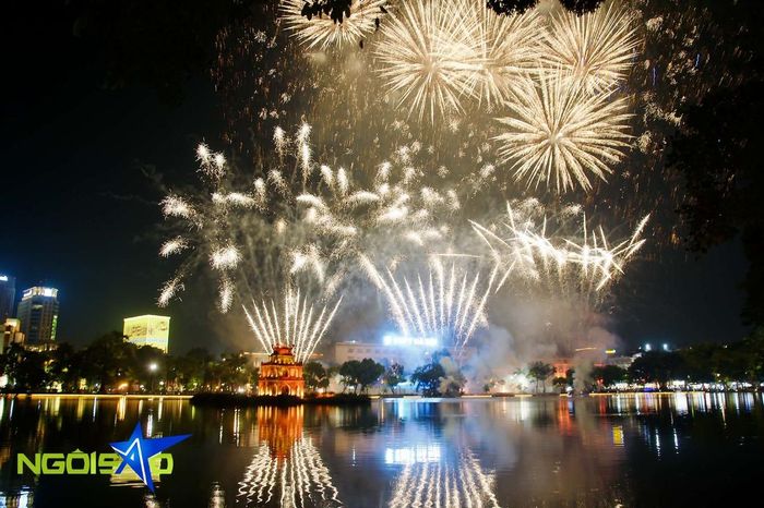 Màn trình diễn kéo dài 15 phút, với dàn pháo hoa tầm cao, pháo tầm thấp và dàn hỏa thuật.