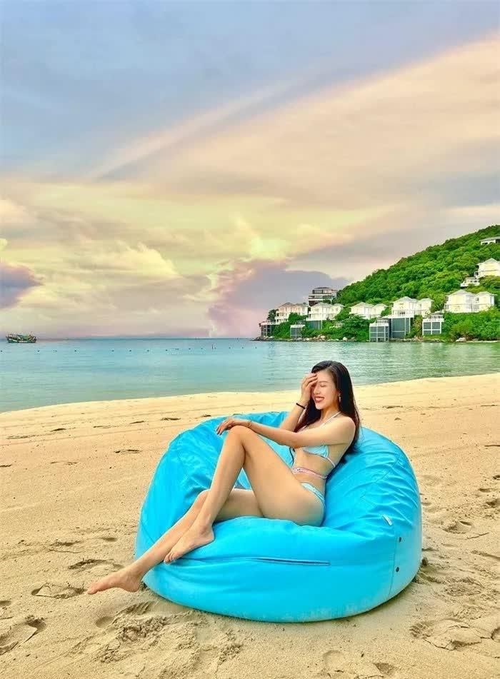Vóc dáng quyến rũ, đôi chân nuột nà cùng vòng eo săn chắc của Trang Pháp nhận được vô số lời khen từ bạn bè và người hâm mộ.
