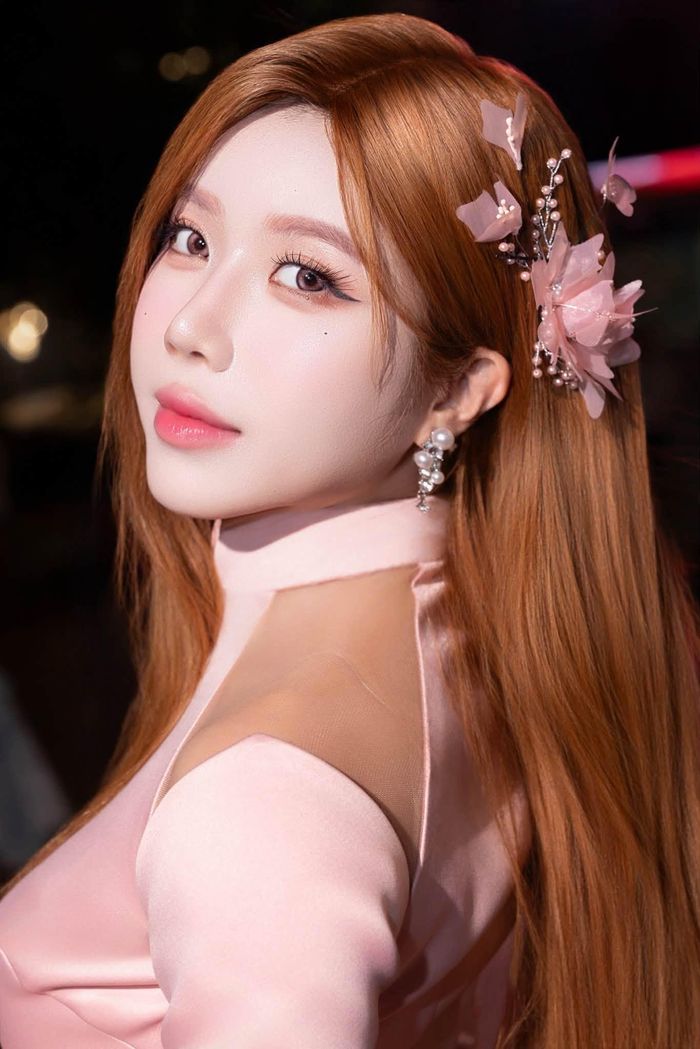 Nữ ca sĩ được đánh giá có sự nghiệp ổn định, nhan sắc ngày càng thăng hạng, quyến rũ.