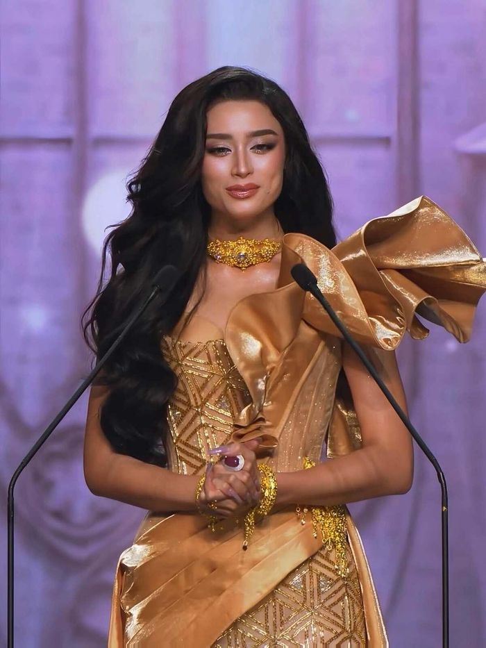 Emoura Phạm, tên thật Turner Katherine Margaret, tên tiếng Việt là Phạm Chấn Phương. Cô có mẹ là người Việt Nam, cha là người Anh gốc Nam Phi. Người đẹp từng học tại British International School và The American School trước khi sang Mỹ học phổ thông năm 15 tuổi. Sau đó, cô theo học chương trình Associate in Arts tại Irvine Valley College, bang California. Miss Grand International ra đời năm 2013, do ông Nawat Itsaragrisil sáng lập, với thông điệp chấm dứt bạo lực và thúc đẩy hòa bình. Cuộc thi từng tổ chức tại Việt Nam vào năm 2017 ở Phú Quốc và năm 2023 tại TP HCM. Năm 2025, đại diện Việt Nam Yến Nhi không lọt top 22 chung cuộc.