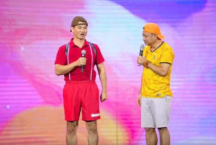 Phần thể hiện của hai nghệ sĩ gợi nhắc về những tiểu phẩm mà hai người kết hợp từ nhiều năm trước. Thập niên 2000, họ gắn bó trên nhiều sân khấu cho trẻ em. Từ năm 2007, cả hai luôn cùng nhau thực hiện một chương trình vào dịp Quốc tế thiếu nhi, như kịch Ben - Cậu bé biến thể (2010), Ngọc rồng (2016). Hiện Xuân Bắc là Cục trưởng Cục Nghệ thuật Biểu diễn, Tự Long là Giám đốc Nhà hát Chèo Quân đội. Tuy nhiên, họ luôn dành sự ưu tiên cho các chương trình thiếu nhi.