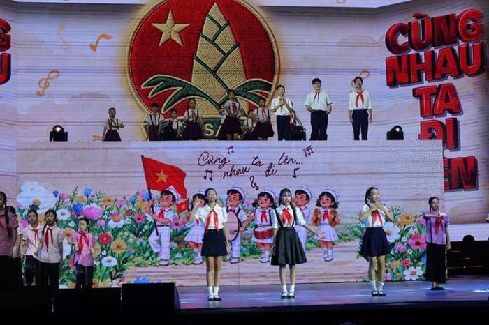 Chương trình nghệ thuật Chắp cánh tuổi thơ do báo Nhân Dân tổ chức, chủ đề Hành trình của ước mơ và những khám phá diệu kỳ, dịp kỷ niệm 72 năm Ngày Giải phóng Thủ đô (10/10/1954 - 10/10/2026).