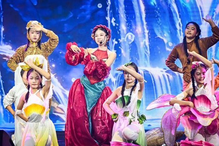 Ali Thục Phương trình diễn Mơ khách đường xa (Harose, Masew), trong chương tiếp theo - Vườn rừng diệu kỳ. Tiết mục có kết hợp màn múa vòng, thu hút khán giả nhí bởi những động tác xoay trên không của các nghệ sĩ. Điểm đặc biệt của chương hai là sự hòa quyện giữa âm nhạc, xiếc, rối, mascot cùng màn LED sinh động, đa dạng sắc màu. Các ca khúc gửi thông điệp về việc yêu thương, bảo vệ thiên nhiên.