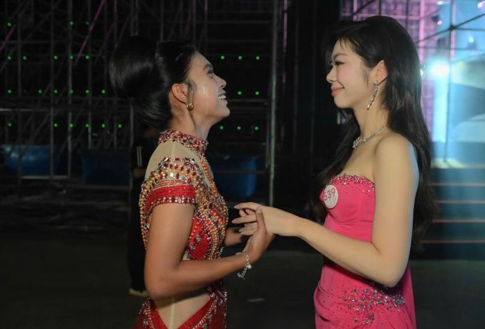 Neang Lin chia sẻ cô có cơ hội đi đến nhiều nơi, gặp gỡ nhiều người và học hỏi từ các thí sinh. Những trải nghiệm ấy giúp cô trưởng thành hơn từng ngày. Người đẹp tin rằng khi một cánh cửa khép lại, những cơ hội mới vẫn mở ra.