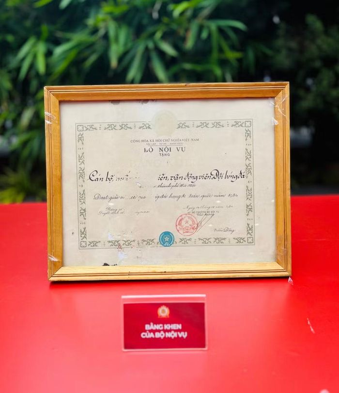 Bằng khen của Bộ Nội vụ năm 1984 - thời điểm đội vô địch giải toàn quốc