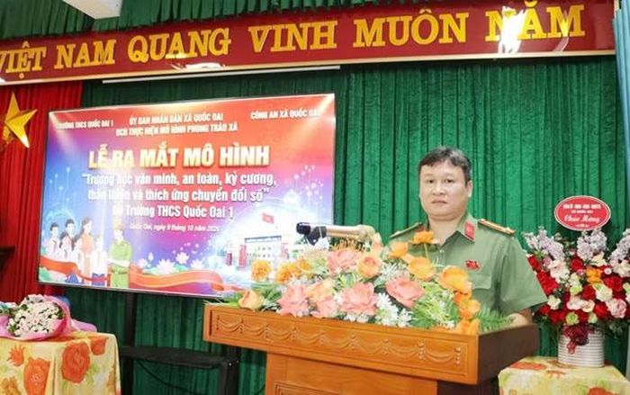 Trung tá Bùi Văn Sơn, Phó Trưởng Công an xã, phát biểu tại lễ ra mắt mô hình