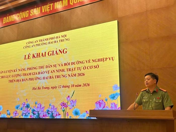 Trung tá Nguyễn Đức Khánh, Phó Trưởng Công an phường Hai Bà Trưng phát biểu tại buổi lễ