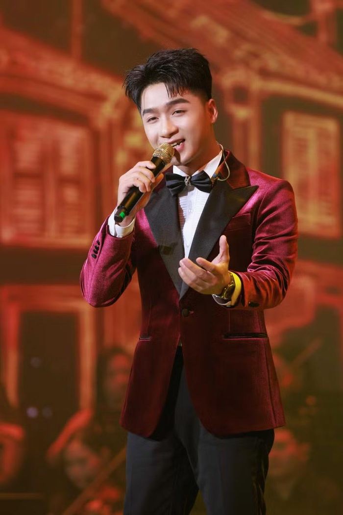 Lê Quốc Phú dù sở hữu chất giọng đẹp, nam thí sinh phải dừng bước sau đêm Liveshow 2