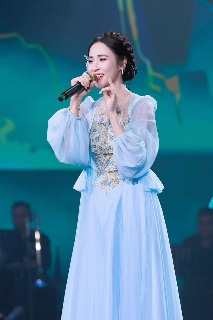 Hoàng Thu Hà thể hiện ca khúc “Cũng một con đò” của nhạc sĩ Phó Đức Phương