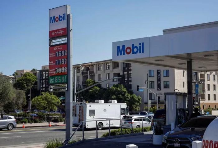 Một trạm xăng ở Los Angeles, Mỹ (Ảnh: AFP)