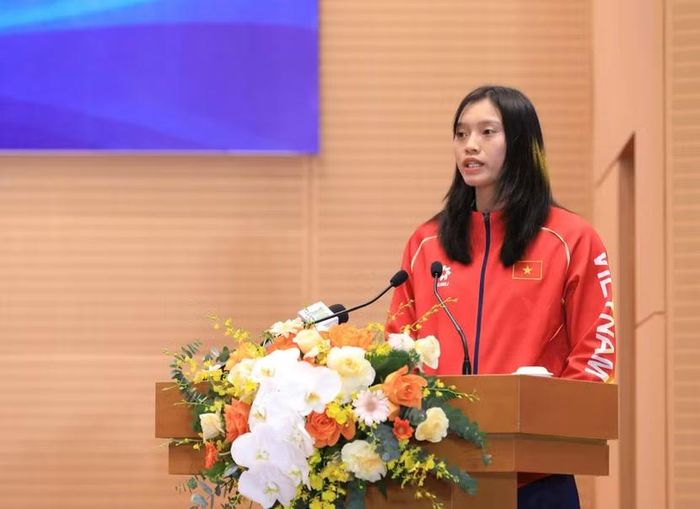 Võ sĩ Nguyễn Thị Tâm thay mặt các VĐV phát biểu tại lễ tuyên dương