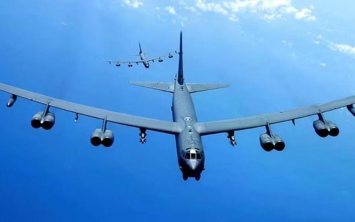 Công việc dự kiến ​​cho năm tài chính 2027 bao gồm tích hợp phần mềm tên lửa vào hệ thống kiểm soát hỏa lực của B-52, xác minh việc tách vũ khí an toàn khỏi cả cụm treo dưới cánh và bệ phóng bên trong, cập nhật giao diện vũ khí và hoàn thành thử nghiệm an toàn hệ thống.