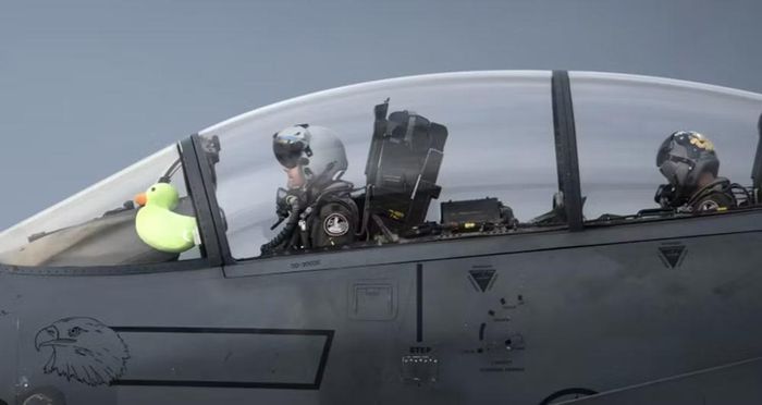 Tiêm kích F-15EX hiện có 22 chiếc trong biên chế và Không quân Mỹ dự kiến mua tổng cộng 267 máy bay. Boeing đã được ký hợp đồng sản xuất 120 chiếc, trong đó hợp đồng mới công bố ngày 29/9 có giá trị 2,38 tỷ USD cho 22 máy bay.