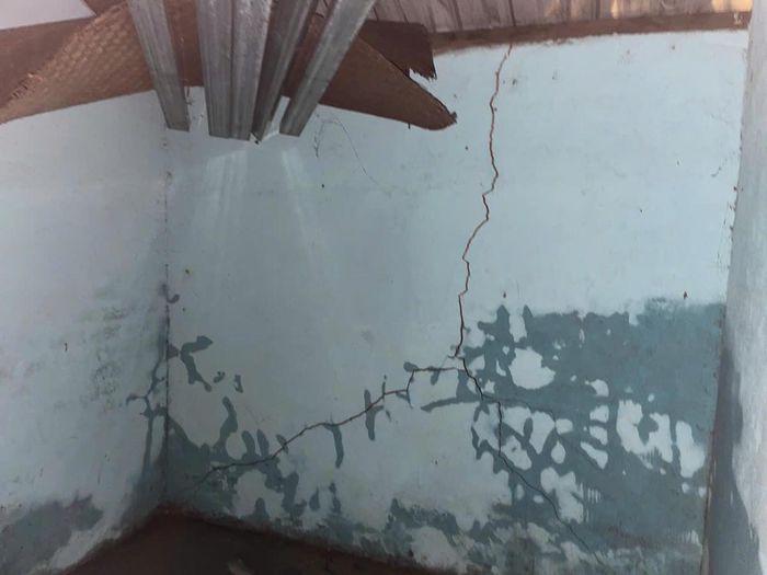 Nhà dân ở xã Trà Giáp xuất hiện vết nứt. Ảnh: TG.