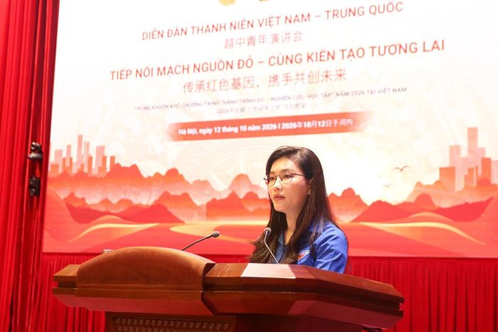Bà Hồ Hồng Nguyên - Bí thư Trung ương Đoàn, Chủ tịch Hội đồng Đội Trung ương phát biểu tại diễn đàn.