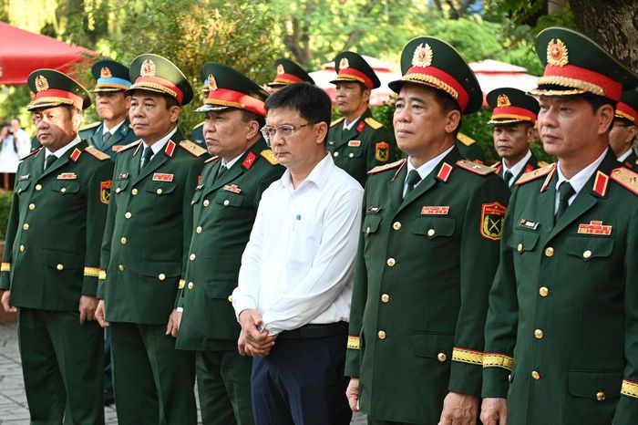  Tham dự buổi tổng duyệt có ông Nguyễn Mạnh Cường, Phó chủ tịch UBND TP.HCM; cùng đại diện Quân khu 7, Bộ Tư lệnh TP.HCM. Ảnh: Hoài Bảo. 