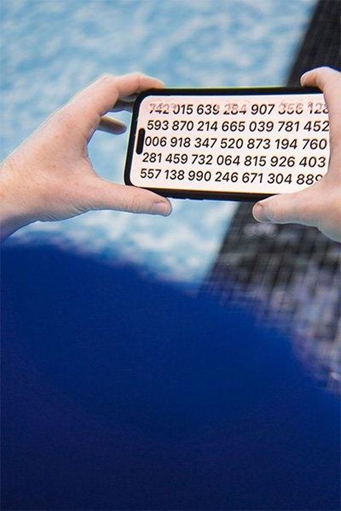 Ông Christian Schäfer ghi nhớ 87 chữ số khi ở dưới nước. 