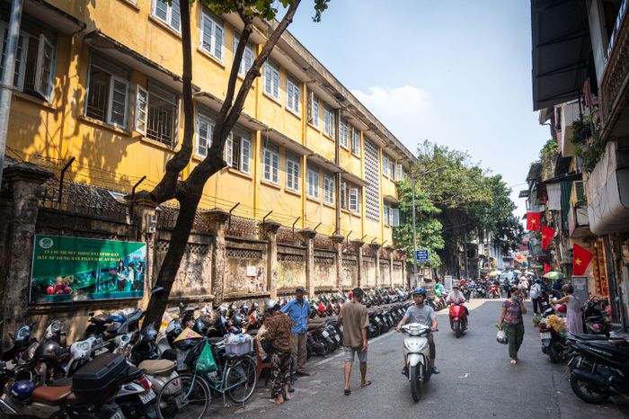  Phường Hoàn Kiếm yêu cầu các đơn vị liên quan phối hợp chặt chẽ, bảo đảm chất lượng, tiến độ và vệ sinh môi trường, đồng thời hạn chế ảnh hưởng sinh hoạt, kinh doanh của người dân trong khu vực. Công trình dự kiến hoàn thành dịp 30/4/2027. 