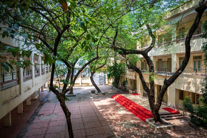  Khu đất số 17 Nguyễn Thiện Thuật hiện chưa phá dỡ. Khu đất này cũng không còn được sử dụng sau khi học sinh, cán bộ và giáo viên trường THPT Việt Đức chuyển về cơ sở Lý Thường Kiệt (phường Cửa Nam), nơi mới hoàn thành sửa chữa cơ sở vật chất. 