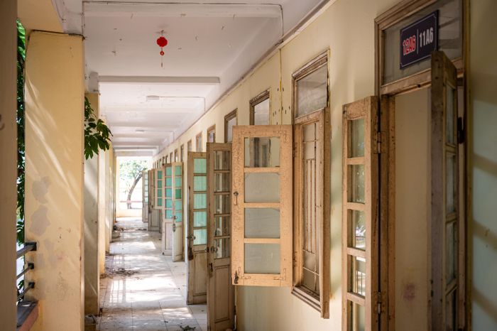  Đề án được nghiên cứu từ năm 2025, sau khi UBND thành phố có văn bản thống nhất chủ trương. HĐND thành phố sau đó ban hành Nghị quyết số 24 quy định về tổ chức và hoạt động của Trung tâm công nghiệp văn hóa trên địa bàn TP Hà Nội, tạo cơ sở pháp lý quan trọng để triển khai. Tháng 10/2025, UBND thành phố giao phường Hoàn Kiếm chủ trì, phối hợp các đơn vị liên quan xây dựng hồ sơ thành lập Trung tâm Công nghiệp Văn hóa Đồng Xuân - Bắc Qua.