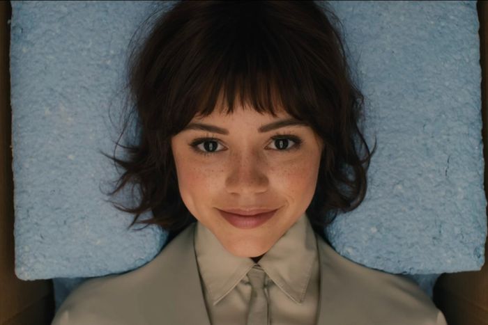 Jenna Ortega vào vai chính Klara trong phim. Ảnh: Sony Pictures.