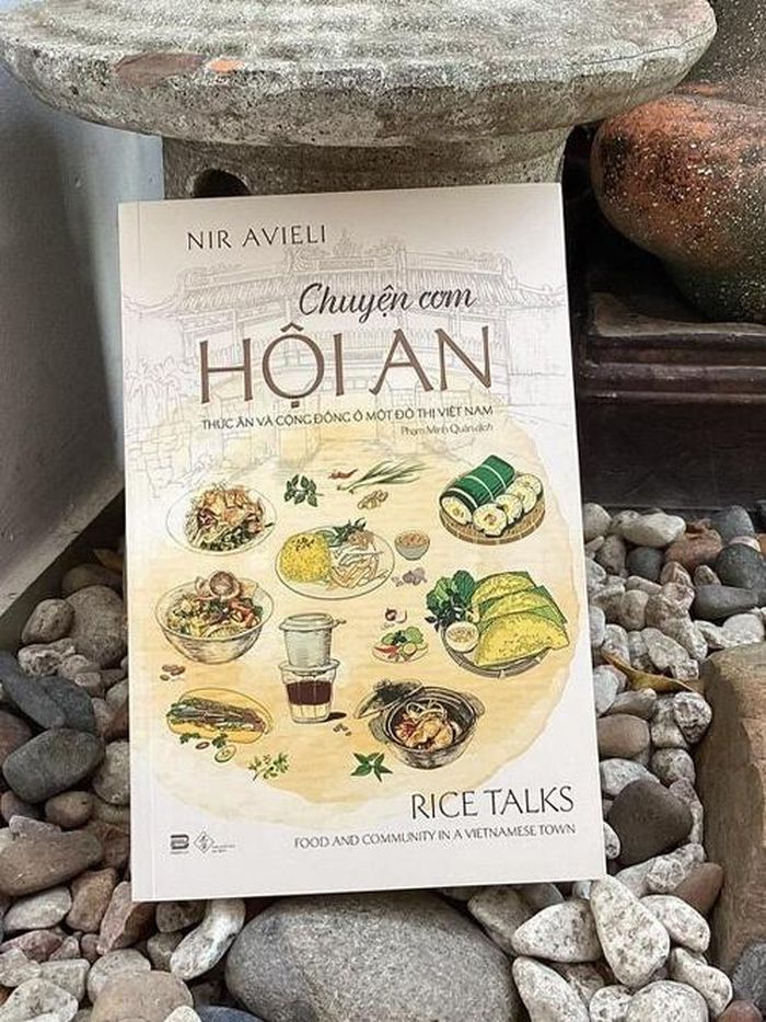 Chuyện cơm Hội An của Nir Avieli, NXB Đà Nẵng xuất bản năm 2024. Ảnh: Natebooks.